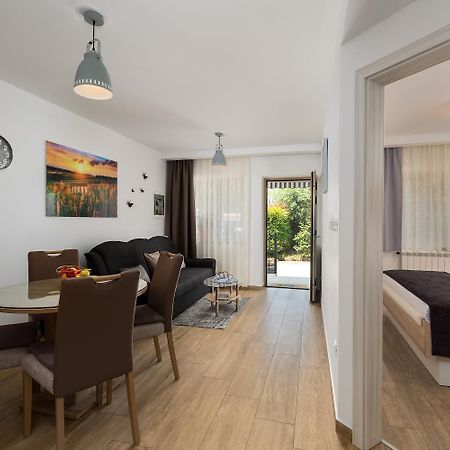 Apartman Angolo Verde Vizinada Bagian luar foto